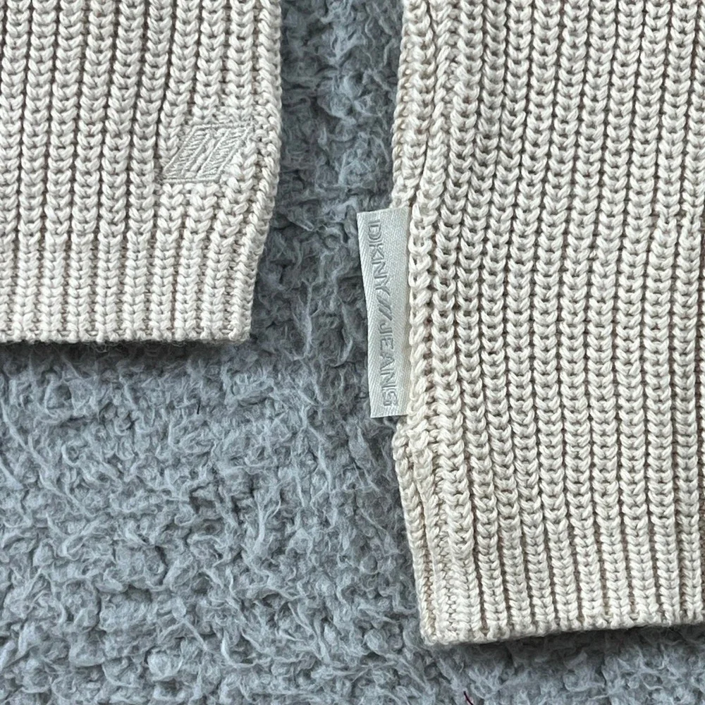 DKNY Jeans Men's Beige Ribbed Crew‎ Neck Long Sleeve Sweater Size M VTG NWT